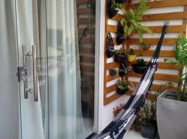 APARTAMENTO COM SUITE EM CONDOMÍNIO FECHADO com estacionamento próprio