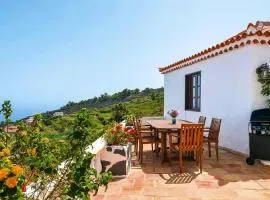 Apartment in El Tanque with bubble bath