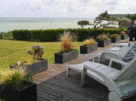 Holiday home with great sea views, Quiberville-sur-Mer，基貝維爾的Villa