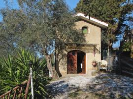 Holiday home, Monteggiori, casa a Santa Lucia