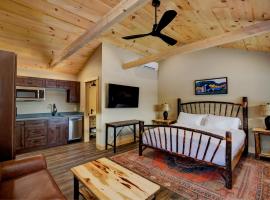 The Lodge by Sunapee Stays, hotel in Sunapee