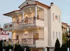 Prime Luxury Villa beach front, hotel in Nea Vrasna