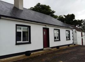 Country bungalow (entire house)sleeps 7, holiday home in Ardara