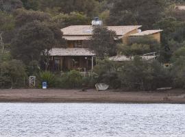 Casas e apartamentos da Praia, Lapinha na beira do lago โรงแรมในซานตานาโดฮิอาโช