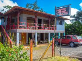 Cabinas Cascada Rio Celeste、ビハグアのホテル