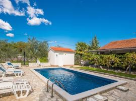 Awesome Home In Malinska With Outdoor Swimming Pool, hotel Gostinjacban