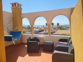 House with roof terrace, stuga i La Mata