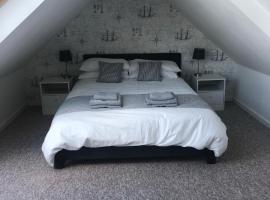 Poppys Cottage - a charming seafront cottage, hotel in Portessie