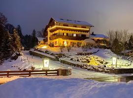 Bayern Resort Hotel - Adults only - mit Zugspitzblick - Eibsee-Nähe - Wellnessbereich - Naturpool im Sommer, hotel with hot tubs in Grainau