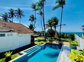 SUNSET HOME, Entire Villa, Beachfront, Pool, Private, familiehotell i Galle