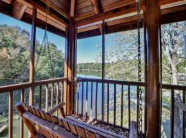 Crimson Lake Cabin, hotell i Northport