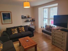 Large 5 bed town-centre home close to the beach, sleeps 9, holiday home in Aberystwyth