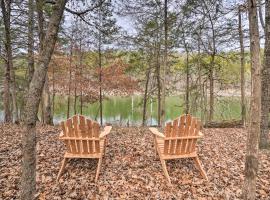 Idyllic Table Rock Lake Cabin with Fire Pit! – willa w mieście Golden