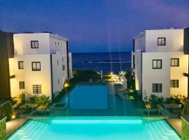 Eastern Blue Beachfront Luxury Apartment, hotel in Poste Lafayette