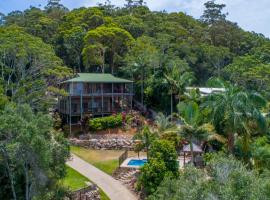 The Junglehouse Noosa, lodge in Doonan