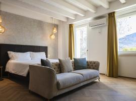 LUXURY SUITES ROCOPOM - Lake Front, hotell i Lecco