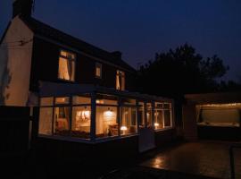 Hot Tub Pet Friendly Luxury Cosy Cottage, Near Withernsea and Patrington，Welwick的寵物友善飯店