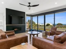 Benswan at the Bay - Modern 5-bedroom Holiday Home