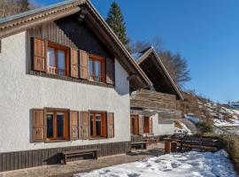 Panoramic House Carnia - Mountain View APT with Parking and Terraces, hotel barato en Ligosullo