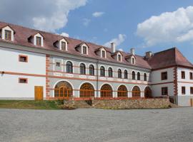 Zámek Libouň, parkolóval rendelkező hotel Louňovice pod Blaníkemben