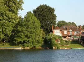 Inverloddon Bed and Breakfast, Wargrave, B&B in Reading