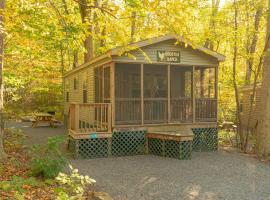 Sun Retreats Lancaster County, hotel con piscina a Narvon