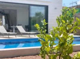 Modern 4 Bed Villa with Pool at Las Colinas LC1