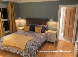 Puffin Lodge Accomodation، فندق في كليبيغز