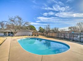 Wichita Falls Home with Private Pool 2 Mi to Lake!, hotel sa Wichita Falls