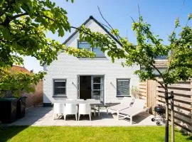 VIKINGHUIS Bed by the Sea, holiday home in Westkapelle