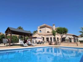 HL 015 Holiday rentals 4 Bedrooms 4 Bathroom villa with private pool, hotel di Fuente Alamo