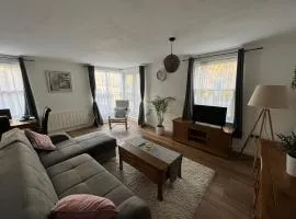 1 Bedroom Ground Floor Apartment ,Close to Centre,Parking