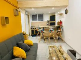 Logement de 40m2 de plein pieds dans une maison avec parking et terrasse