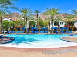 Legacy Villas Deluxe King Casita-Studio,Mountain Views,Pools, Spas, Fountains, hotel in La Quinta
