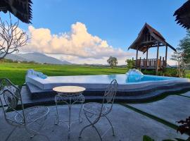 Rumah Bendang Langkawi Villa Pool, hotell nära Beras Terbakars brända risfält, Pantai Cenang