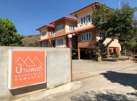 Baan Pordee Homestay, hotel i Phayayen