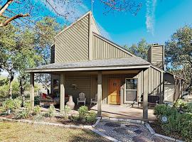 Bedford Cottage، فندق في Spicewood