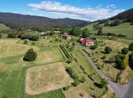 Cherry Top Farmstay - Boutique Eco Village
