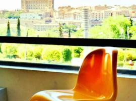 TOLETUM low cost LOFTS diáfanos o 2dormitorios PARKING Municipal Gratis al aire libre a 100m, chỗ nghỉ tự nấu nướng ở Toledo