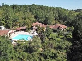 Luxury family villa in the heart of Gascony. Large pool & gorgeous view