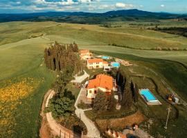 Borgo del Silenzio - Apartments with pool in Lajatico, hotel v destinaci Laiatico