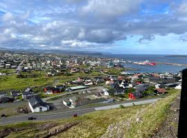 Breathtaking Views - New - 220m2 - 5 BR - Walks, feriebolig ved stranden i Tórshavn