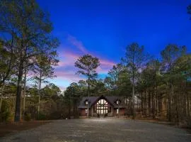 Iron Horse Lodge sleeps 18, Games, Fire Pit, Hot Tub, EV, more