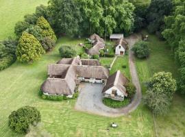 Baldinnie Cottages, farm stay in Nottingham Road