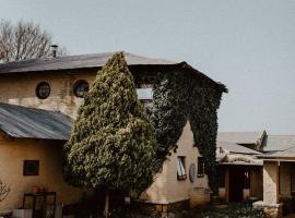 African Leaves Trout Lodge, отель в городе Даллструм, рядом находится Verloren Vallei Nature Reserve
