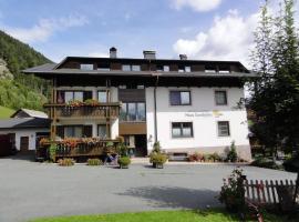 Ferienwohnungen im Haus Sonnleiten am Weissensee, hotel cu parcare din Techendorf