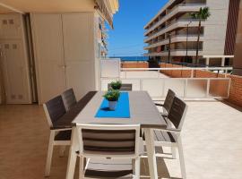 APARTAMENTO CON GRAN TERRAZA, PISCINA Y CON VISTAS AL MAR, A SOLO 50 m DE LA PLAYA, apartment in Daimuz