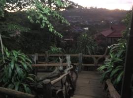 FamilyHouse & Trekking, homestay in Banlung