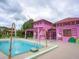 Kitty Wonderland Lot 2950