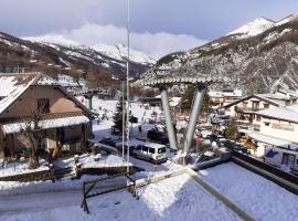 Studio a Allos a 100 m des pistes avec balcon amenage，阿洛斯的滑雪度假村